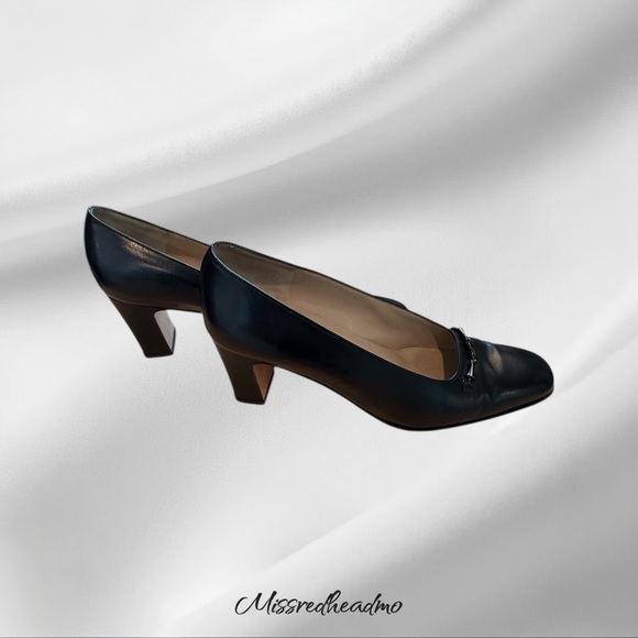 Salvatore Ferragamo Black Heels Timeless Design - Picture 4 of 7